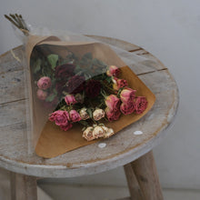 Load image into Gallery viewer, Dried spray mini roses (Mixed colours)