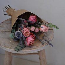 Load image into Gallery viewer, Assorted dried flowers bundle