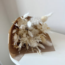 Load image into Gallery viewer, White dried flowers bundle