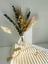Load image into Gallery viewer, Sunny Petite Dried Flower Bouquet