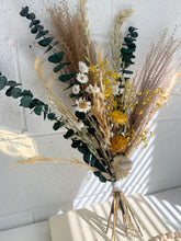 Load image into Gallery viewer, Sunny Petite Dried Flower Bouquet