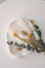 Load image into Gallery viewer, Petite bouquet - April