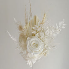 Load image into Gallery viewer, Blanche Dried Flower Cake Topper