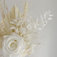 Load image into Gallery viewer, Blanche Dried Flower Cake Topper