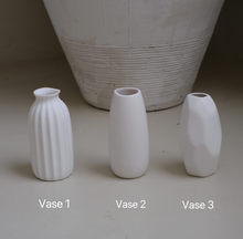 Load image into Gallery viewer, Mini ceramic vase | Bud vase
