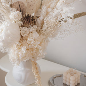 Blanc flower arrangement + Vase